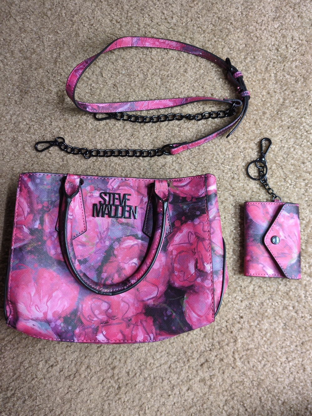 Steve Madden Black & Red Roses floral handbag  W Card Holder & Detachable Strap